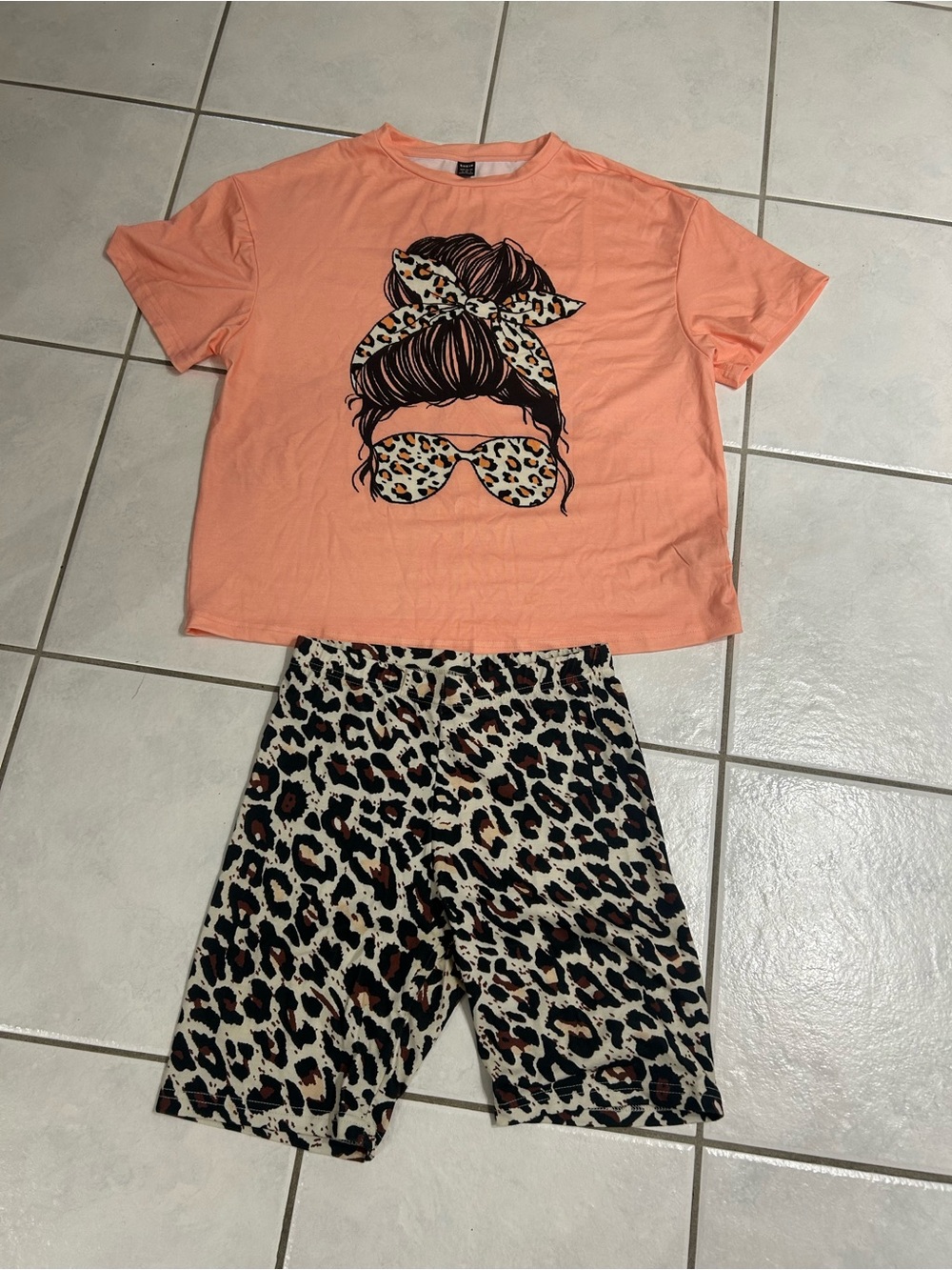 SHEIN Peach Graphic Leopard-Print Women’s Set